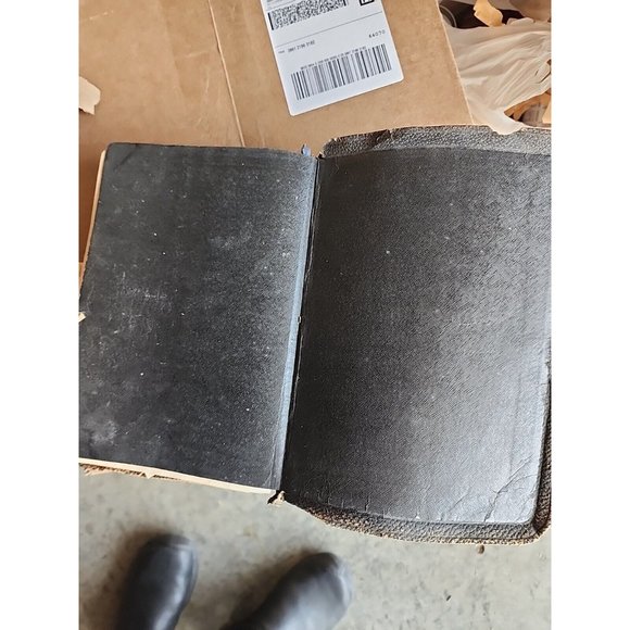 Antique Bible Nelson's Series Presented in 1915 - Picture 16 of 16